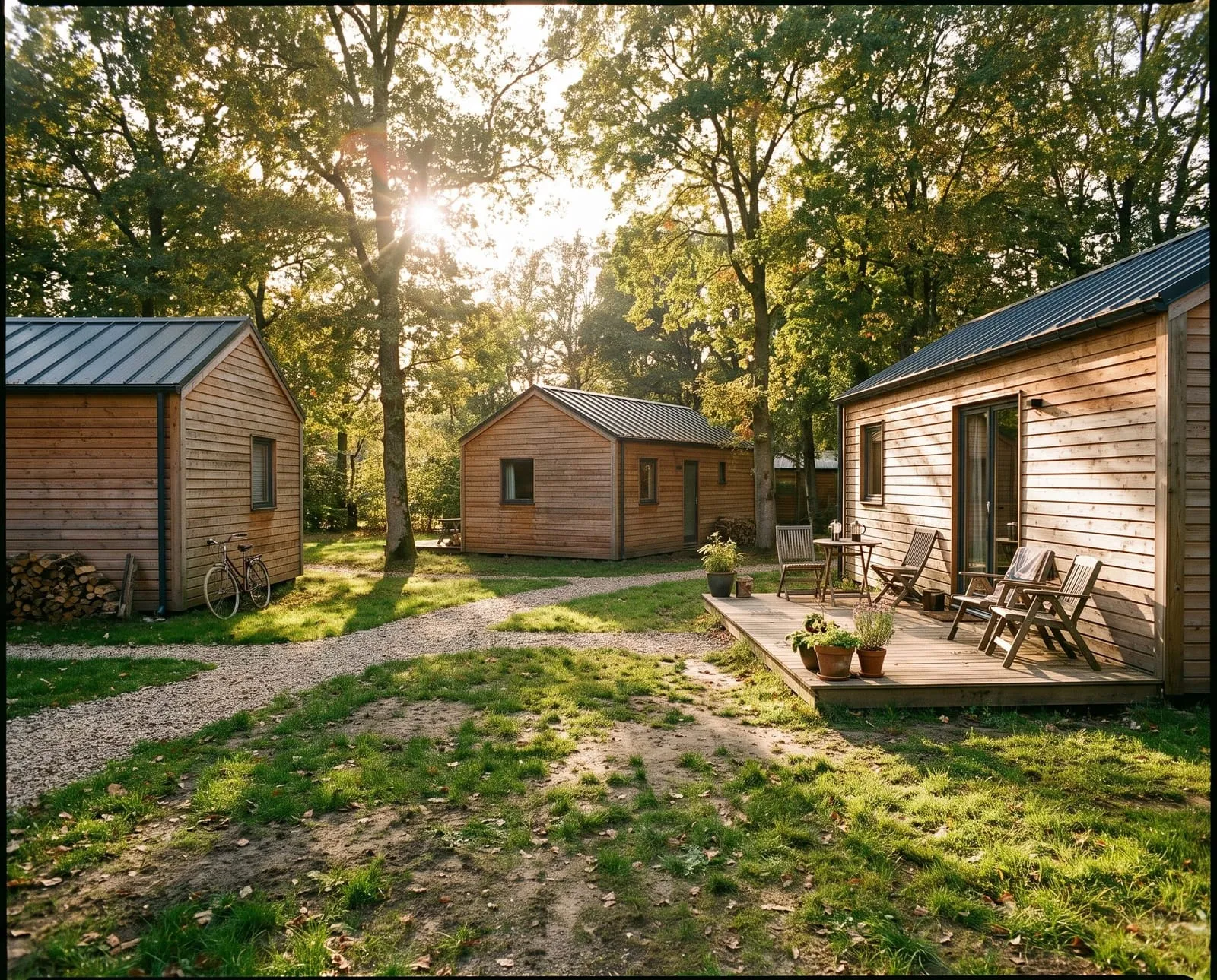 Modulhäuser von Tectum als Glamping-Unterkünfte auf einem Campingplatz